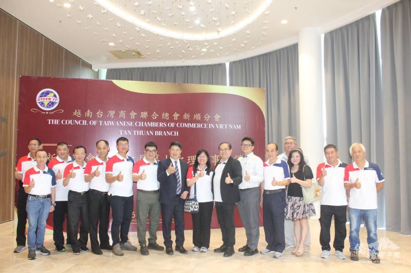 新順臺商會會長劉佳原(前排左五)表示任期即將於今年底屆滿，感謝會員們的支持與鼓勵