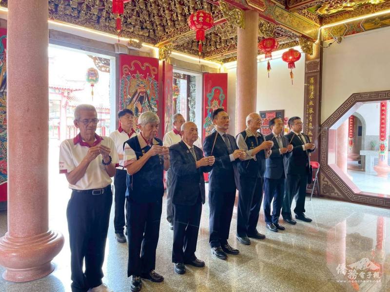 駐泰國代表處大使藍夏禮一行拜會暹羅代天宮