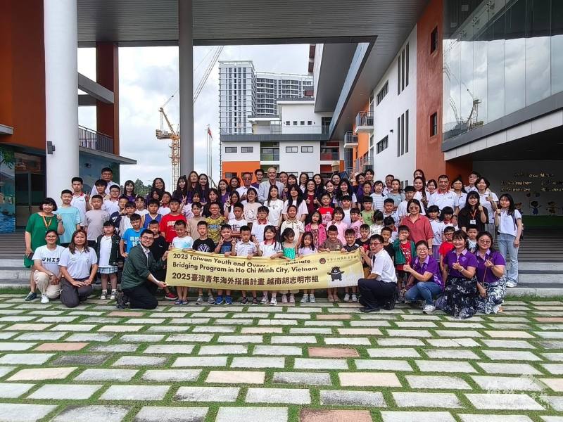 越華國際學校熱情接待臺灣青年學子