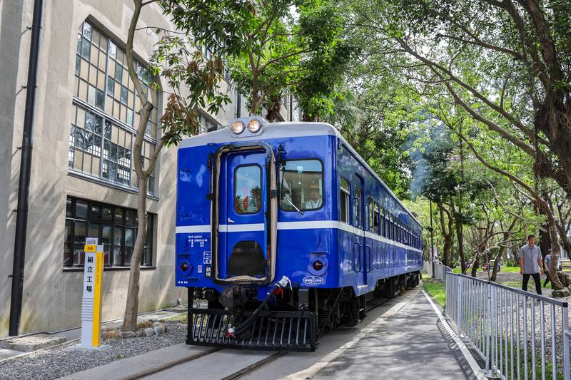 The blue DR2203 train passes through the National Railway Museum in Taipei on Wednesday. CNA photo July 30, 2025