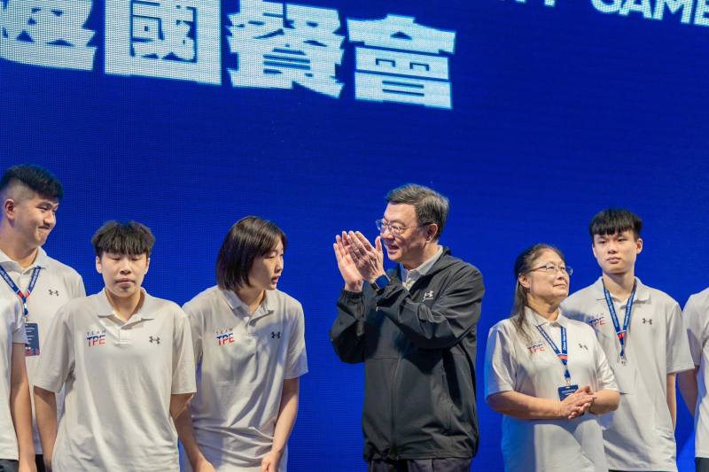 行政院長卓榮泰31日出席「2025年第32屆萊茵魯爾世界大學運動會代表團返國餐會」