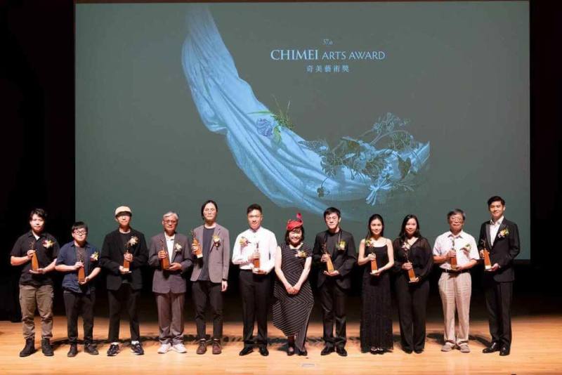 第37屆奇美藝術獎31日在奇美博物館舉行頒獎典禮，今年具象美術創作類及音樂類共計有11名藝術創作者脫穎而出、獲得肯定。（奇美博物館提供）