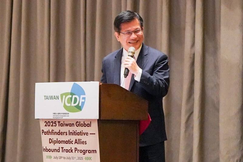 外交部長林佳龍31日出席「邦交國青年來台圓夢計畫」結訓典禮。（外交部提供）