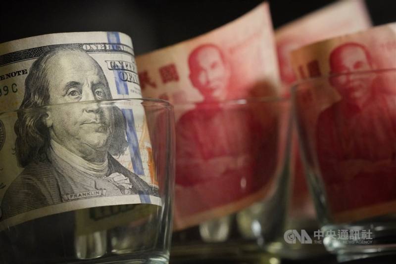 美國總統川普簽署行政命令，公布將實施的新稅率，其中對台稅率為20%。（中央社檔案照片）