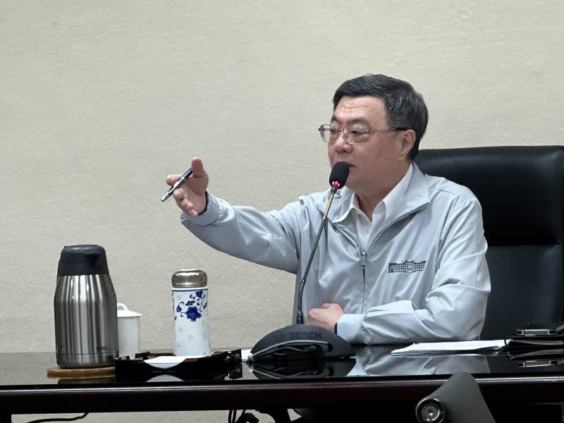 行政院長卓榮泰於1日召集相關部會首長與行政院臺美經貿工作小組