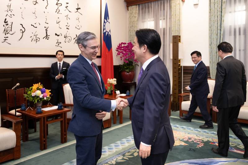 President Lai Ching-te shakes hands with National Endowment for Democracy President Damon Wilson.