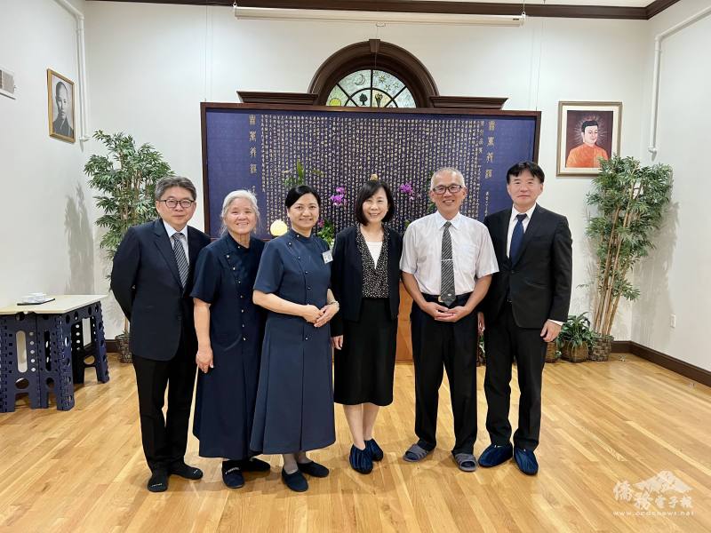榮幼娥 (中)、高家富 (右一) 訪視慈濟基金會波士頓聯絡處，波士頓慈濟人文學校暨臺灣華語文學習中心; (左起) 宋永麒、高金花、長金滿、陳裕逢 (右二)