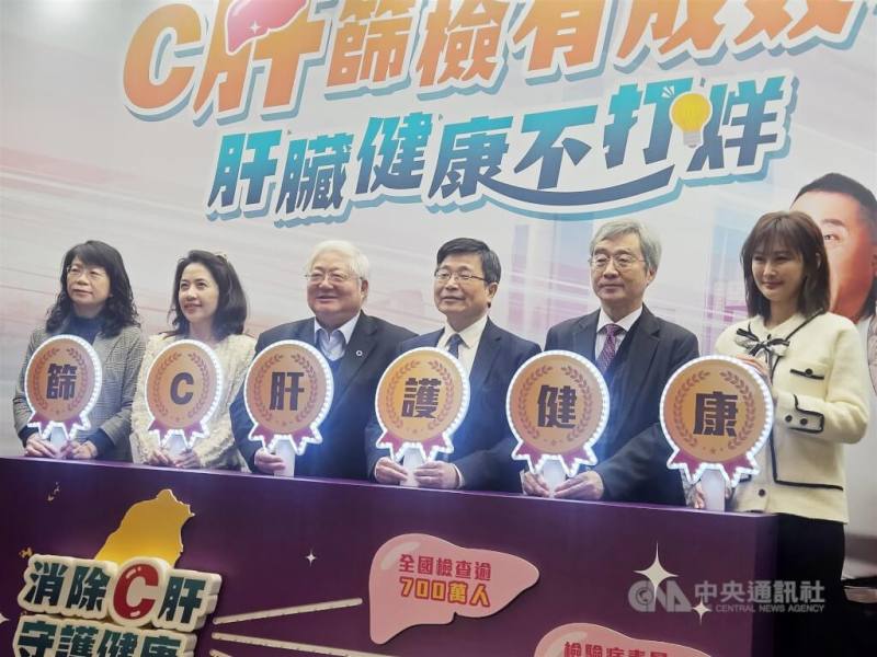 國健署從今年8月起擴大免費B、C肝篩檢對象，為75年以前出生至79歲者終身可篩1次，預估200萬人受惠。（中央社檔案照片）