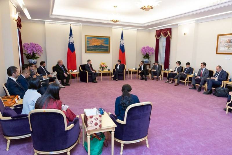 副總統接見「美國智庫『保衛民主基金會』訪問團」並相互交流