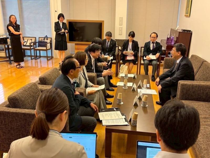 唐獎基金會2日發布新聞稿，執行長陳振川（右）7月中旬拜訪日本東北大學，強化防災科技國際交流。（唐獎基金會提供）