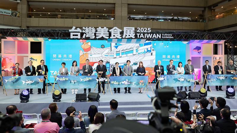 總統和出席人員合影