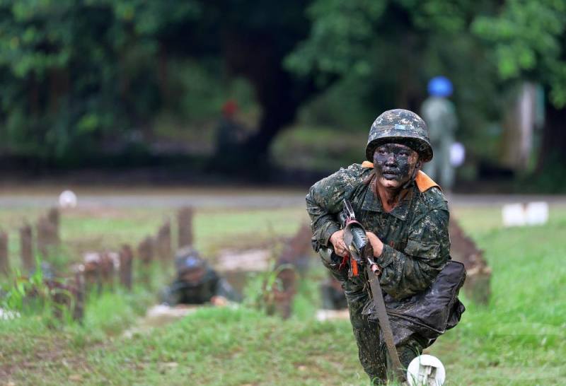 課程模擬戰場景況，有效提升入伍生戰場抗壓及心理素質。（青年日報提供）
