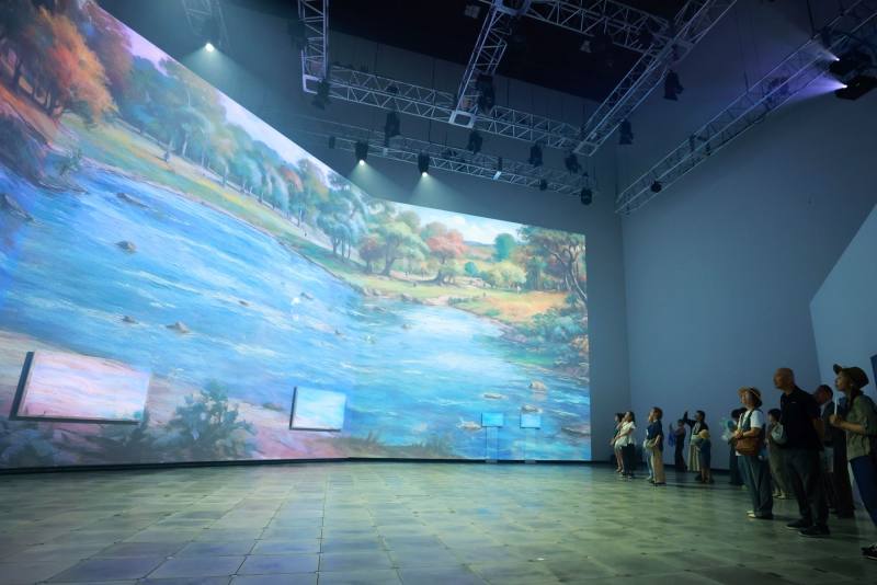 開幕之夜貴賓參觀《臺灣本色》沉浸劇場，展開一場穿越時代風景的旅程。