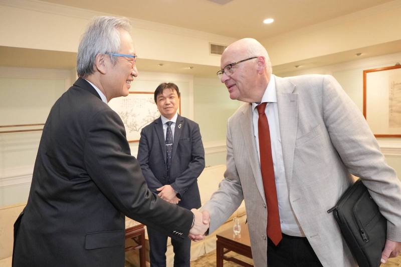 外交部政務次長吳志中歡迎德國國會外委會議員拉德萬（Alexander Radwan，右一）。