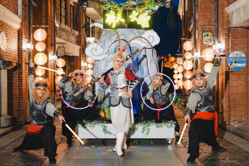 國立傳統藝術中心宜蘭園區8月間特選2個週末推出「2025魔幻仲夏YA傳藝」夜間活動，結合特技的「齊天大聖鬧龍宮–星光限定版」也將帶來遊行式演出。（全聯善美的文化藝術基金會提供）