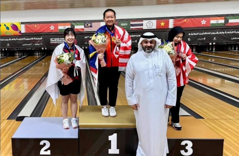 台灣隊前往卡達參加第24屆亞青少保齡球錦標賽，獲3銀3銅。選手黃歆岑（左1）以總成績平均197.72分榮獲「女子組全項銀牌」，同時拿下「女子組盟主銅牌」。（黃良吉提供）