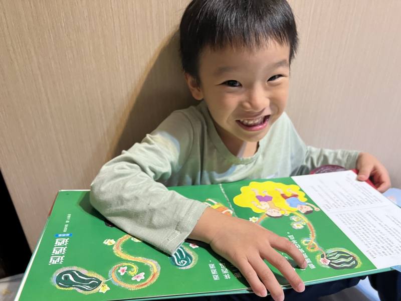 年幼考生陸宥澄複習學校所教臺灣台語課程