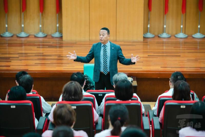 柏副部長31日視導南部駐軍。（軍聞社記者林庭暉攝）