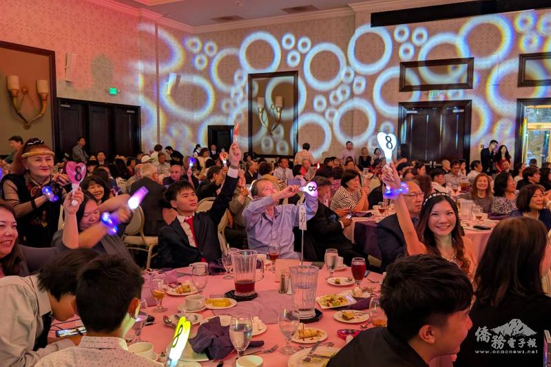 2025年台美小姐選拔決選，觀眾為自己喜愛的候選人加油打氣