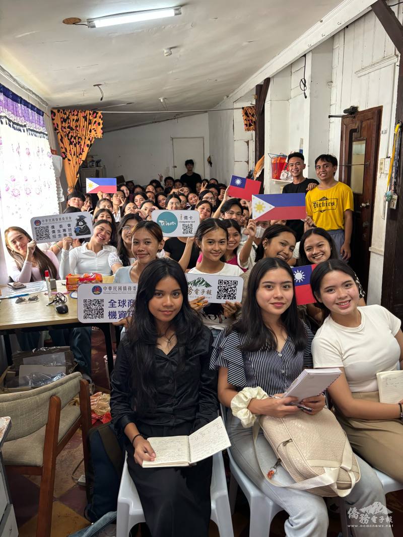 學員現場學習氣氛熱烈，充滿互動與歡笑