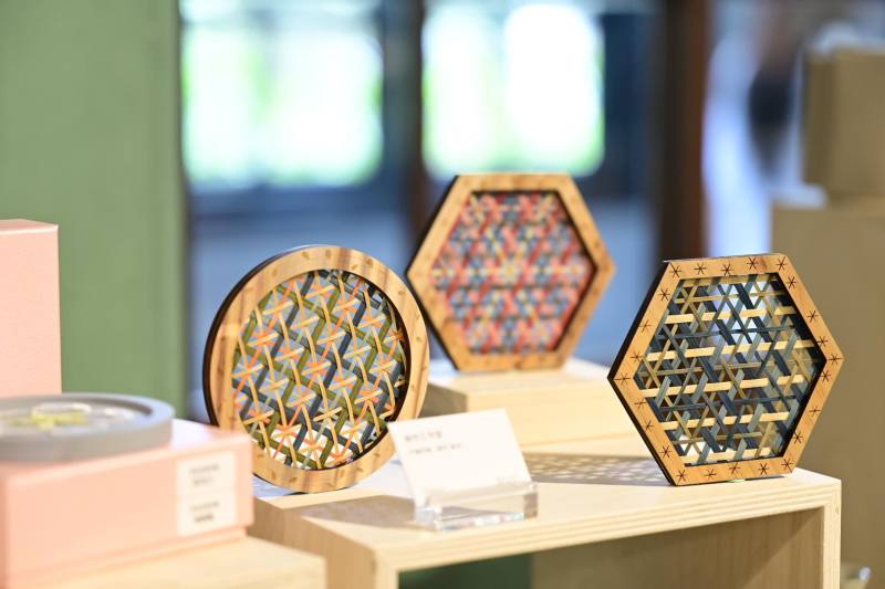 工藝品不僅是器物，更是生活節奏與個人品味的延伸，喚起我們對工藝生活的想像，成為日常中恰到好處的存在。