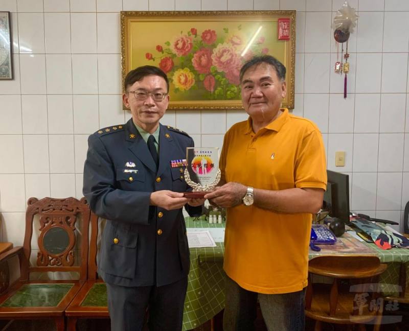 軍備局生產製造中心表揚「114年模範父親」。（生製中心提供）