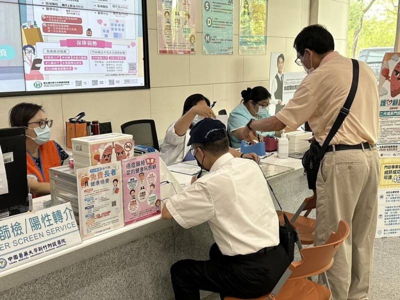 中國醫藥大學新竹附設醫院配合新竹縣政府114年度辦理長者健康檢查計畫，即日起開放預約，檢查時間為8月18日至9月26日，共開放210名長者免費檢查，預約額滿為止。（中國醫藥大學新竹附設醫院提供）