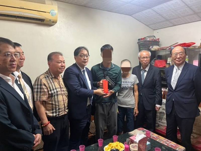 鄭部長關懷雲林元長受災更生個案阿偉