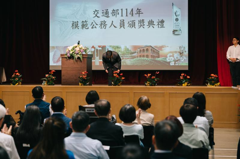 部長感謝交通部同仁辛勞付出