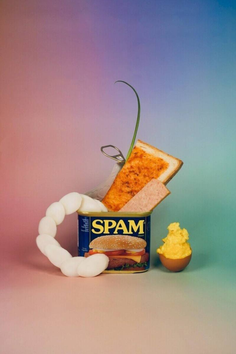 台灣藝術家程仁珮在洛杉磯駐村，作品探討移民家庭的飲食文化，她將食物解構、重組，有如食物的肖像畫。（程仁珮提供）