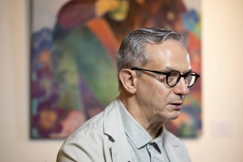 知名歐洲指揮家路易西（Fabio Luisi）（圖）抵台，將首度指揮大師星秀音樂節交響音樂會，他4日接受中央社專訪表示，年輕人通常有很強熱情，要喚醒這種熱情，看到一起演奏的美好，傾聽同伴演奏，「而你與他們一起」。