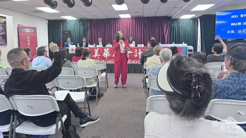 講師劉艷秋與現場來賓熱烈互動