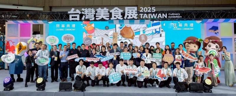 2025台灣美食展4日圓滿落幕，今年各展館活動多元，有逾200名廚師與職人共襄盛舉，更舉辦近400場廚藝秀、美食講座及廚藝教室等；根據台灣觀光協會統計，4天共吸引超過12萬人次觀展。（台灣觀光協會提供）
