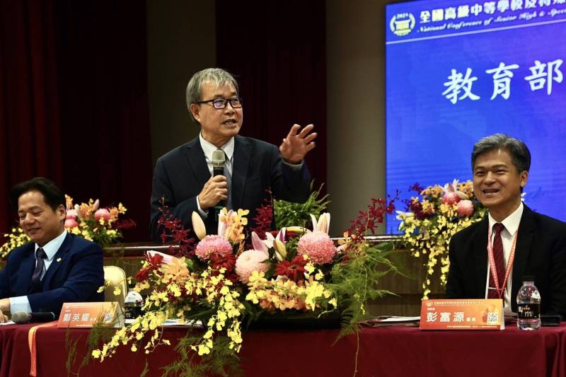 教育部鄭英耀部長致詞