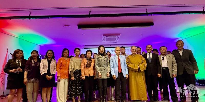 與會貴賓和演唱者大合唱