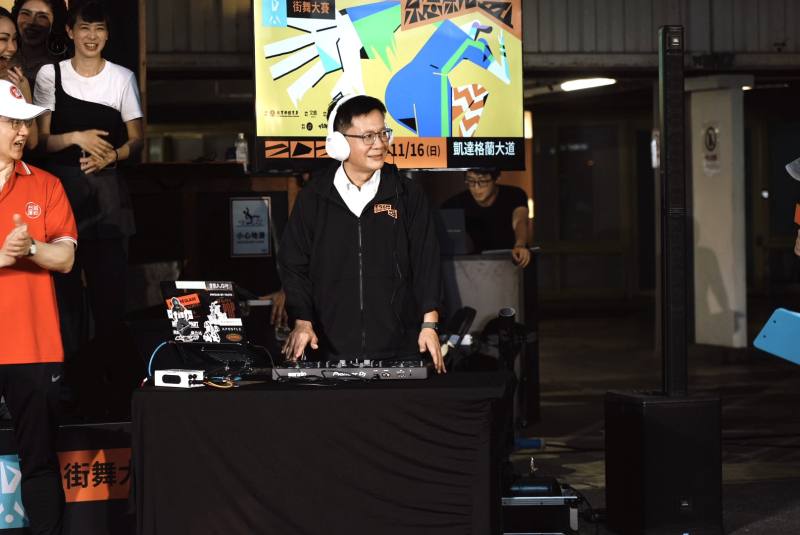 教育部張廖萬堅政務次長今(6)日出席體育署主辦的「2025總統盃全民運動賽事街舞大賽」啟動記者會。