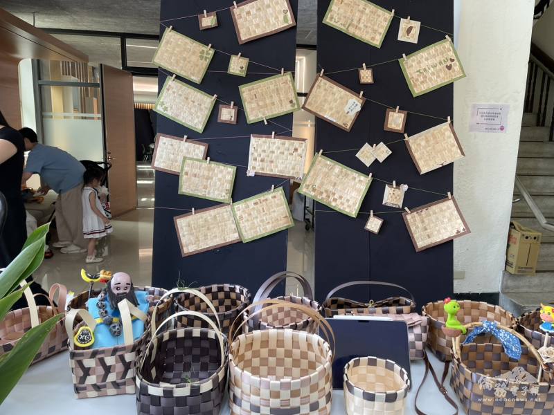 學員以傳統編織技法將月桃葉轉化為具美感與實用性的手工用品