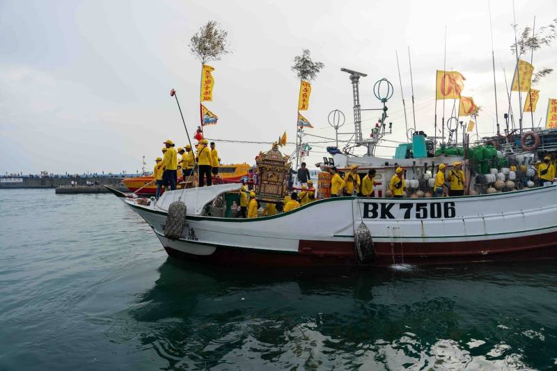 《海路鄉連》系列課程串連龜山島、澎湖、小琉球與南方澳四地海洋文化，透過異地比較學習，認識不同漁村文化、產業發展以及歷史脈絡。