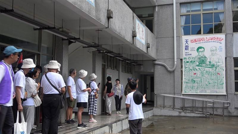 Tourists gather around Angga Cipta’s work “Gempa Langit (Skyquake)” at the 2025 Green Island Biennial on Green Island. CNA file photo