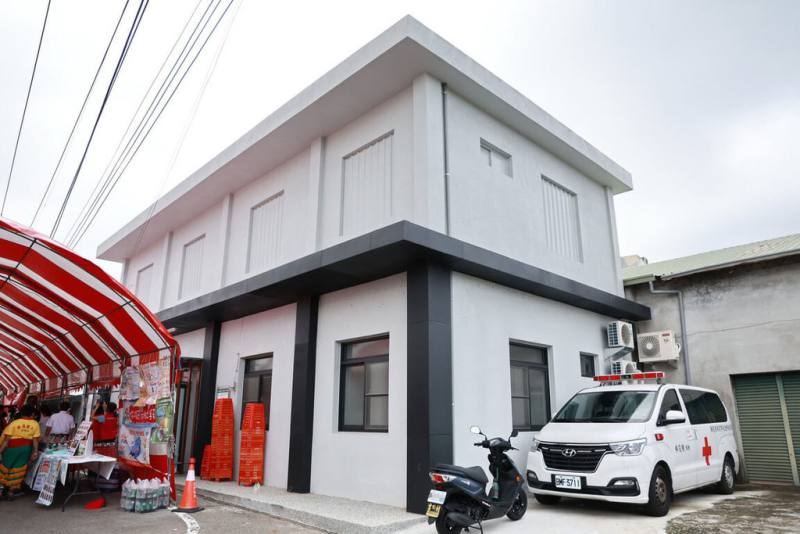 南投市衛生所鳳山衛生室遷移到南投市八卦路1262號，5日舉辦揭牌儀式，內部設有診療空間、衛教諮詢區等。（南投縣政府提供）