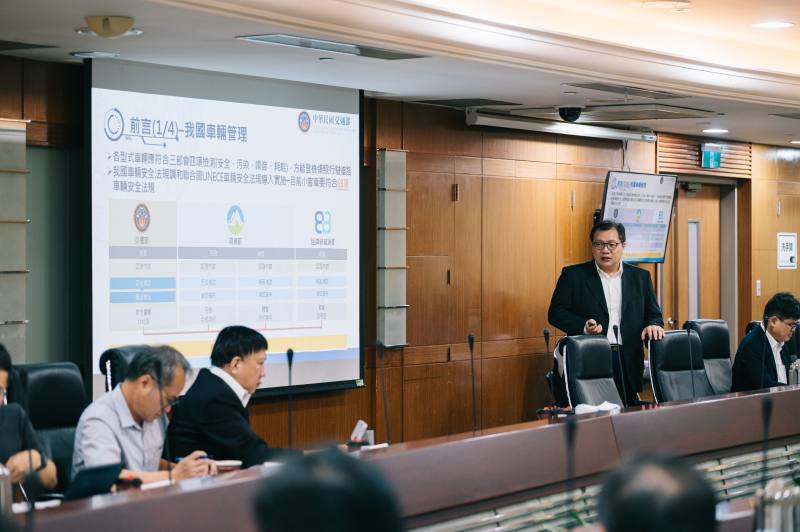 公共運輸及監理司趙晉緯專門委員說明自駕車法規調適進度