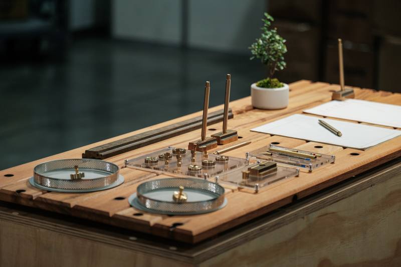 台電文創首度集結「退役變電箱」、「日月潭底泥」、「退役木橫擔」與「退役封水銅條」等四大再製計畫，於台北南港展覽館一館盛大展出。