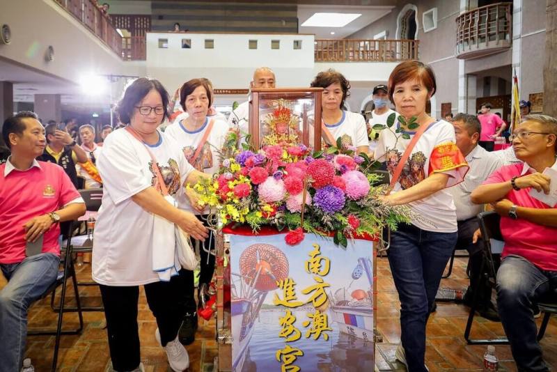 宜蘭年度宗教盛事「2025蘭陽媽祖文化節」將於9月26日熱鬧登場，7日率先舉辦活動記者會，南方澳進安宮媽祖也蒞臨會場，熱鬧非凡。（宜蘭縣政府提供）