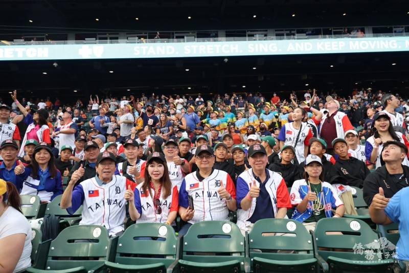 僑領、中山國中棒球隊和僑胞熱烈參與臺灣日