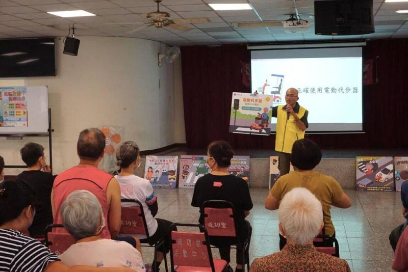 近年來高齡交通事故頻傳，台南市114年1月至5月高齡交通事故死亡人數占整體事故49.3%、受傷人數占16.4%，市府已推動系列宣導活動。（台南市政府提供）