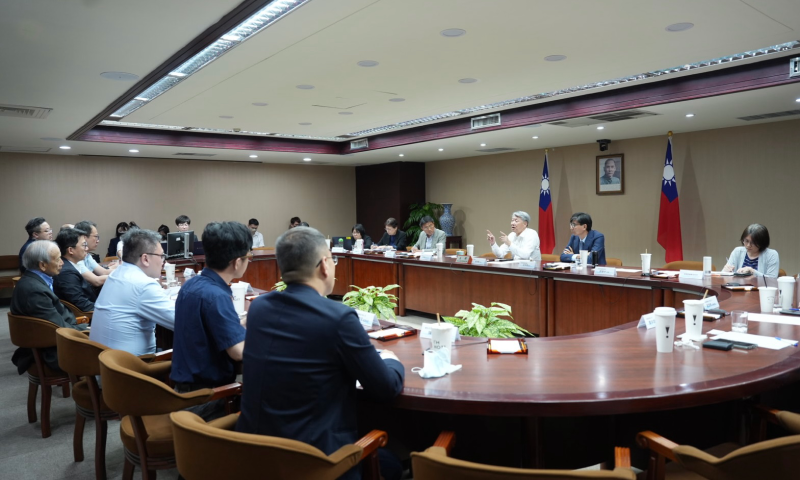 經濟部郭智輝部長8月8日主持中小企業座談會，針對關稅和新臺幣匯率波動等議題，與業者互相交流意見。