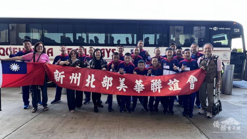 少棒聯盟溫馨準備大巴士，載著小將們進軍少棒最高殿堂