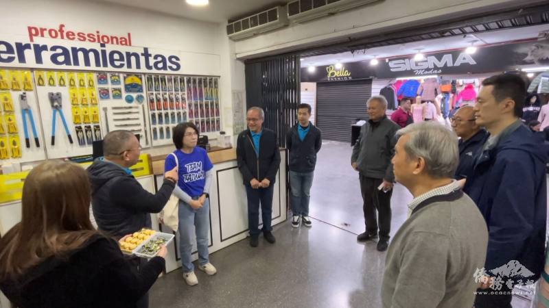 陳慧芬與僑臺商交流並瞭解經營現況