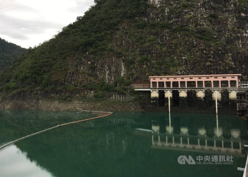 全台2座抽蓄水力電廠「大觀二廠」及「明潭電廠」就坐落在日月潭。（中央社檔案照片）