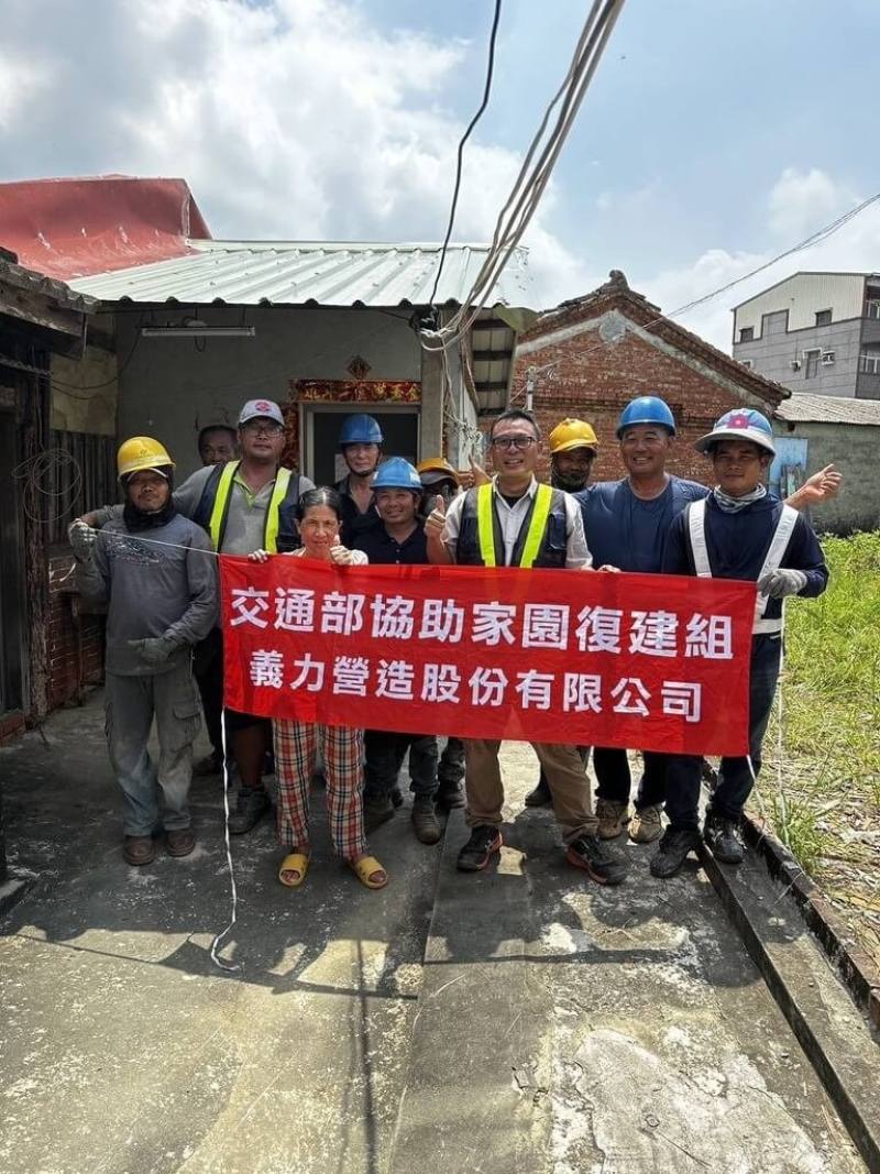 颱風丹娜絲重創中南部，交通部協助媒合中南部受災民宅修復工作，截至10日登記有意願參加媒合數為903戶。（交通部提供）